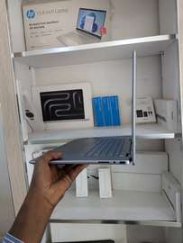Dell Precision 7640 Intel ultra 7 )16g de ram ) 512