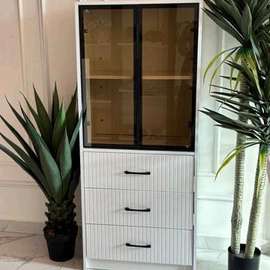 Vitrine Moderne en Bois – Élégance Fonctionnalité