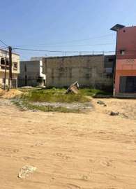 A VENDRE UN TERRAIN D ANGLE DE 150 M2 A LA CITÉ TACKO