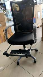 Chaise bureau ergonomique noire avec repose-pieds