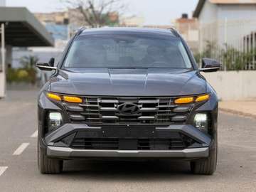 Hyundai Tucson 2024-25 SUV noir spacieux polyvalent