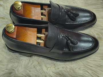 Mocassins cuir noir pompons style classique