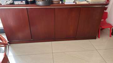 Grand buffet en bois rouge