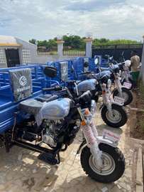 MOTO 3 ROUES A MOTEUR