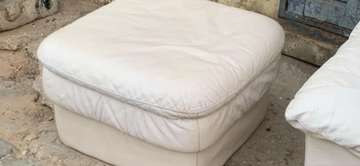 Pouf cuir blanc moelleux confortable salon