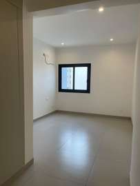 Appartement F4 249m2 au POINT E
