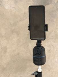 Camera rotative avec trépied