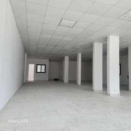 Showroom de 100m2 à louer à la liberté 6