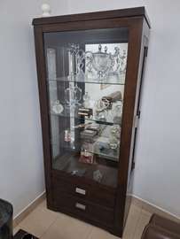 Vitrine bois foncé 3 étagères vitrées 2 tiroirs