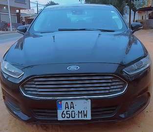 Ford Fusion noire à louer