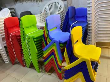 Chaise et tabouret en plastique enfants
