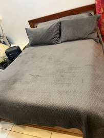 Ensemble lit (avec matelas) et 2 tables de nuits