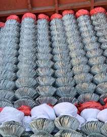 Balais fibres naturelles gris manche rouge lot pro