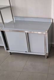 Meuble inox a dosseret portes coulissantes