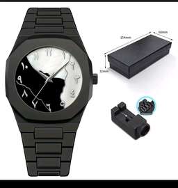 Montre noire métal cadran bicolore chiffres arabes