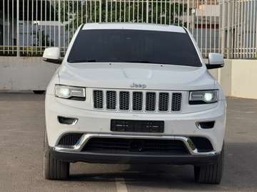 Jeep Grand Cherokee 4x4 SUV blanc spacieux