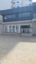 À louer grand showroom de 750 m²