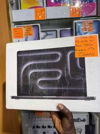 MACBOOK PRO M5 1 TERA RAME 16G DESCELLER