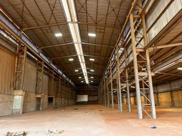 UN HANGAR A LOUER A DIAMNIADIO