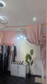 Boutique sur la Vdn bien situé