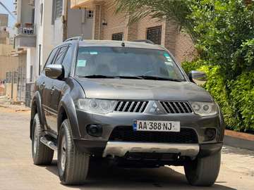 MITSUBISHI PAJERO 2015