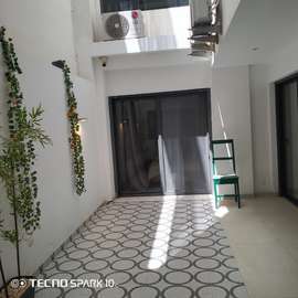 Grand appartement meublé à louer en ré de jardin