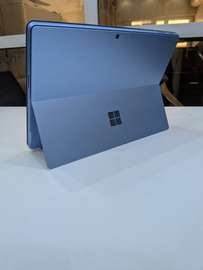 Surface pro 10 Snapdragon 16 512 graphique  128 MB