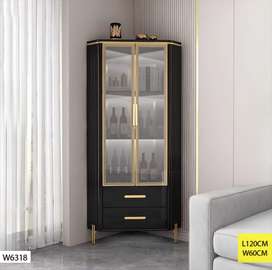 VAISSELIER VITRINE D'ANGLE NOIRE ET DORÉE AVEC ÉCLAIRAGE