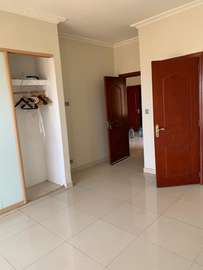 Appartement au Point E
