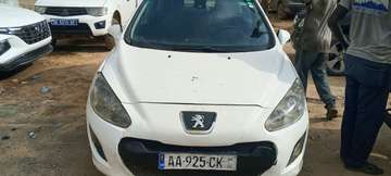 Peugeot 308 blanche fiable consommation Climatisé