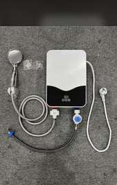 Chauffe-eau instantané électrique compact blanc noir