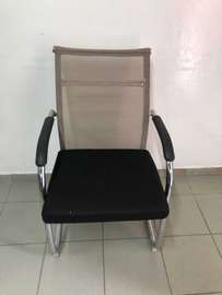 Chaise bureau ergonomique dossier maille beige