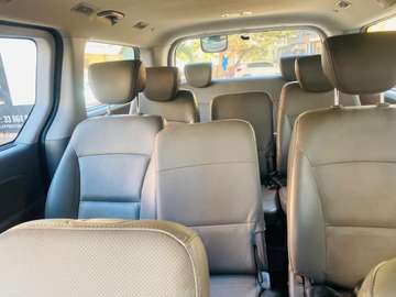 Location Minibus Hyundai Climatisé 12 Places avec Chauffeur