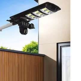 LAMPADAIRE SOLAIRE AVEC CAMERA EN WIFI ET 4G