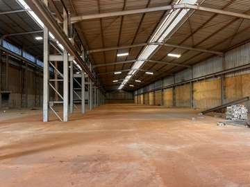 UN HANGAR A LOUER A DIAMNIADIO