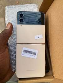 Samsung Galaxy z flip 4 256go ram 8go 5g