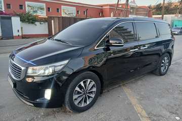 KIA CARNIVAL à louer avec. Chauffeur