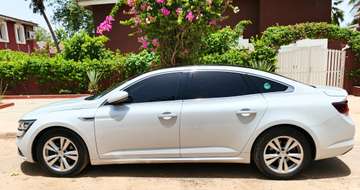 LOCATION DE RENAULT SM6