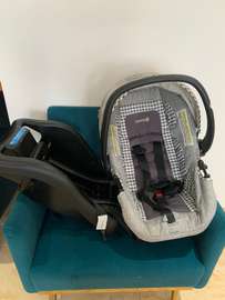 Siège auto bébé avec socle