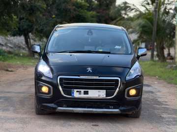 Peugeot 3008 SUV compact noir confort et style