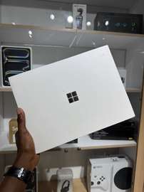 Surface Pro 11 - Snapdragon X Plus | 16GB RAM | 512