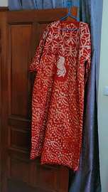 Robe traditionnelle rouge longue manches longues unique