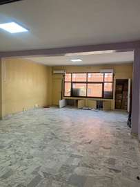 Local commercial lumineux spacieux avec climatisation double