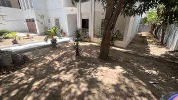VILLA 9 PIÈCES À LOUER À MERMOZ
