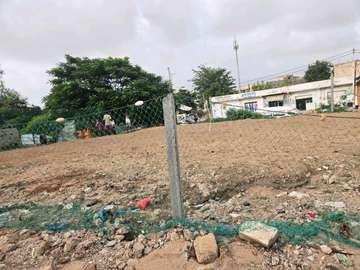 Terrain nu commercial de 327 m² à ouakam