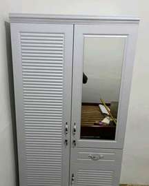 Armoire marron et blanc