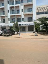 Grand magasin en bordure de route aux mamelles