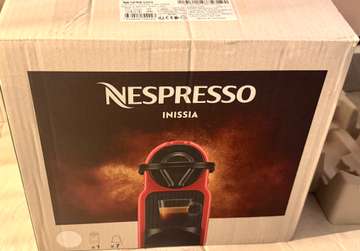 Machine à café Nespresso jamais déballée + capsules