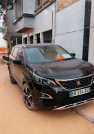 Peugeot 3008 SUV noir performant et élégant