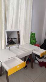 Coiffeuse blanche miroir rabattable tiroirs jaunes